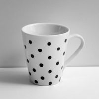 Nivalmix-Caneca-Poa-310ml-Preta-de-bolinha-Branca-Koisa-de-Kozinha-1780005-002